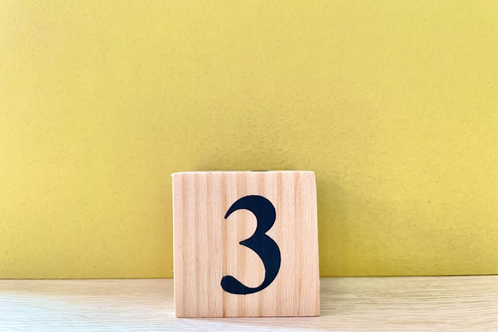 3選